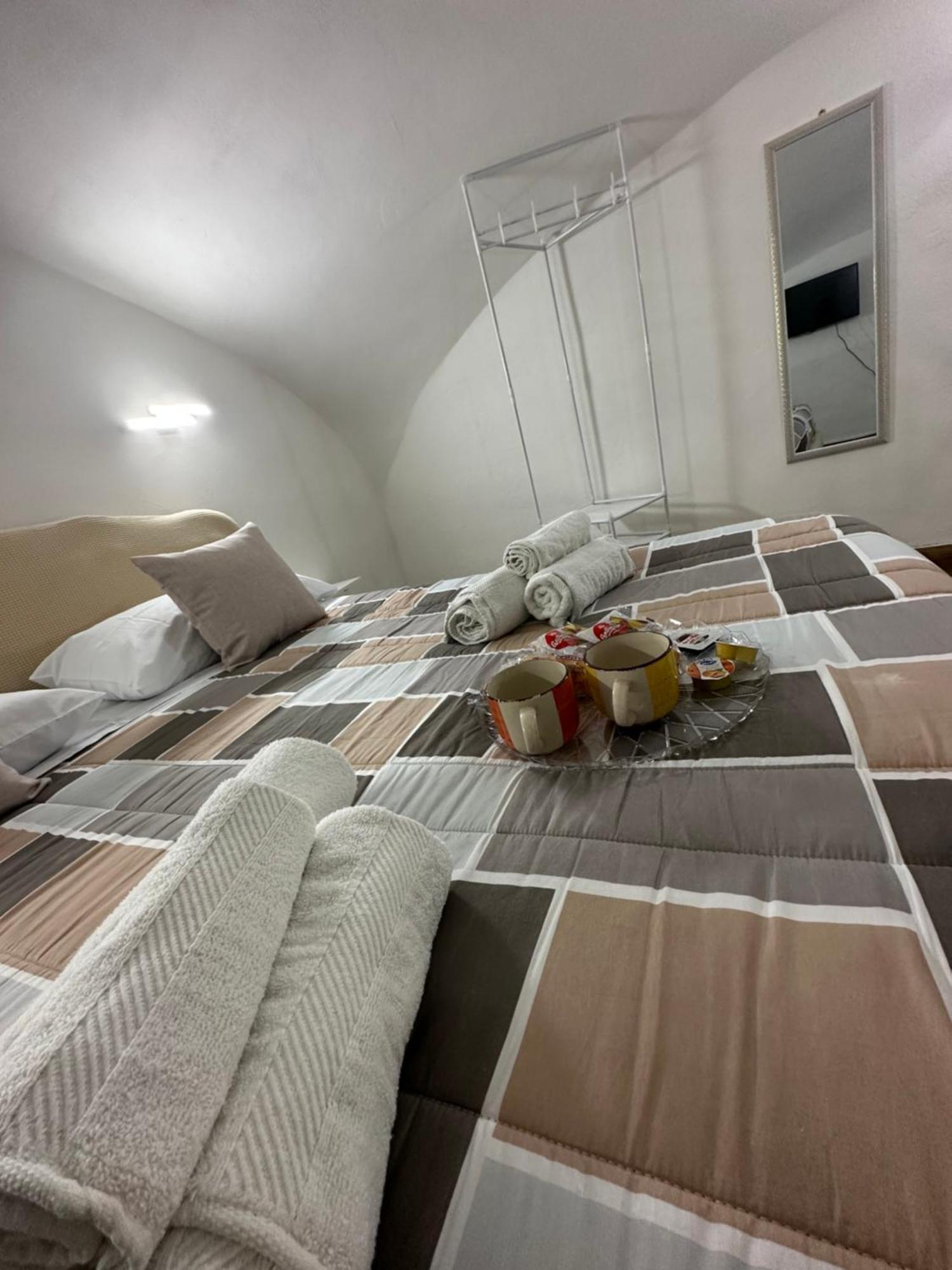 Aurora House Lägenhet Neapel Exteriör bild